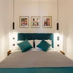 Deluxe Town Hall Square Flat In Historical Center 2