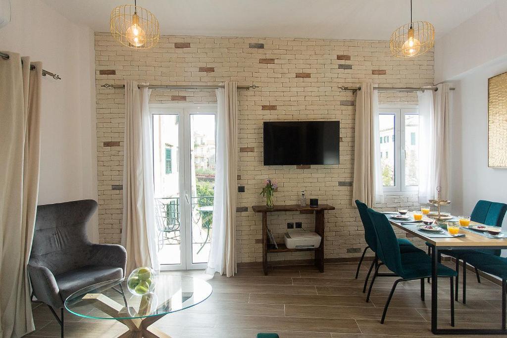 Deluxe Town Hall Square Flat In Historical Center 2 Apartment